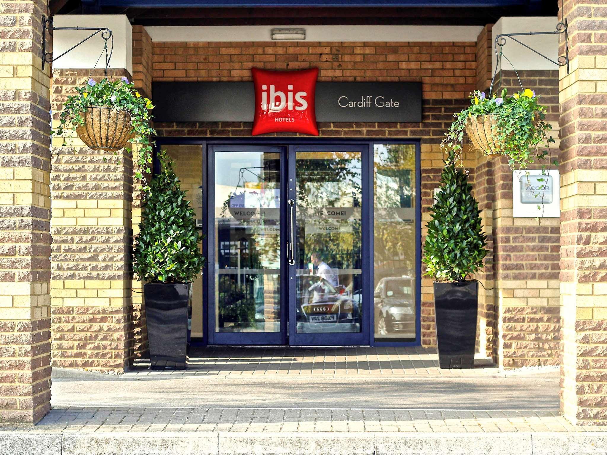 Отель Ibis Cardiff Gate - International Business Park Экстерьер фото