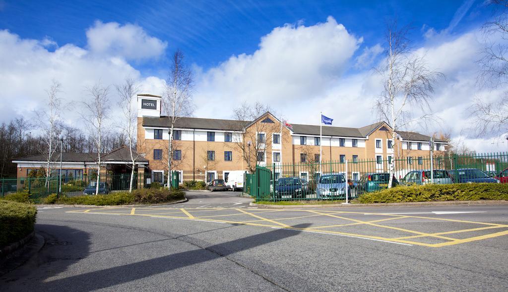 Отель Ibis Cardiff Gate - International Business Park Экстерьер фото