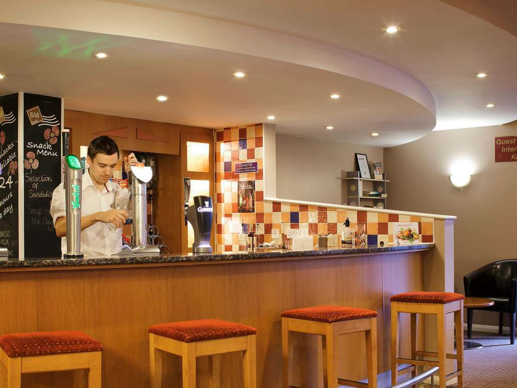 Отель Ibis Cardiff Gate - International Business Park Ресторан фото