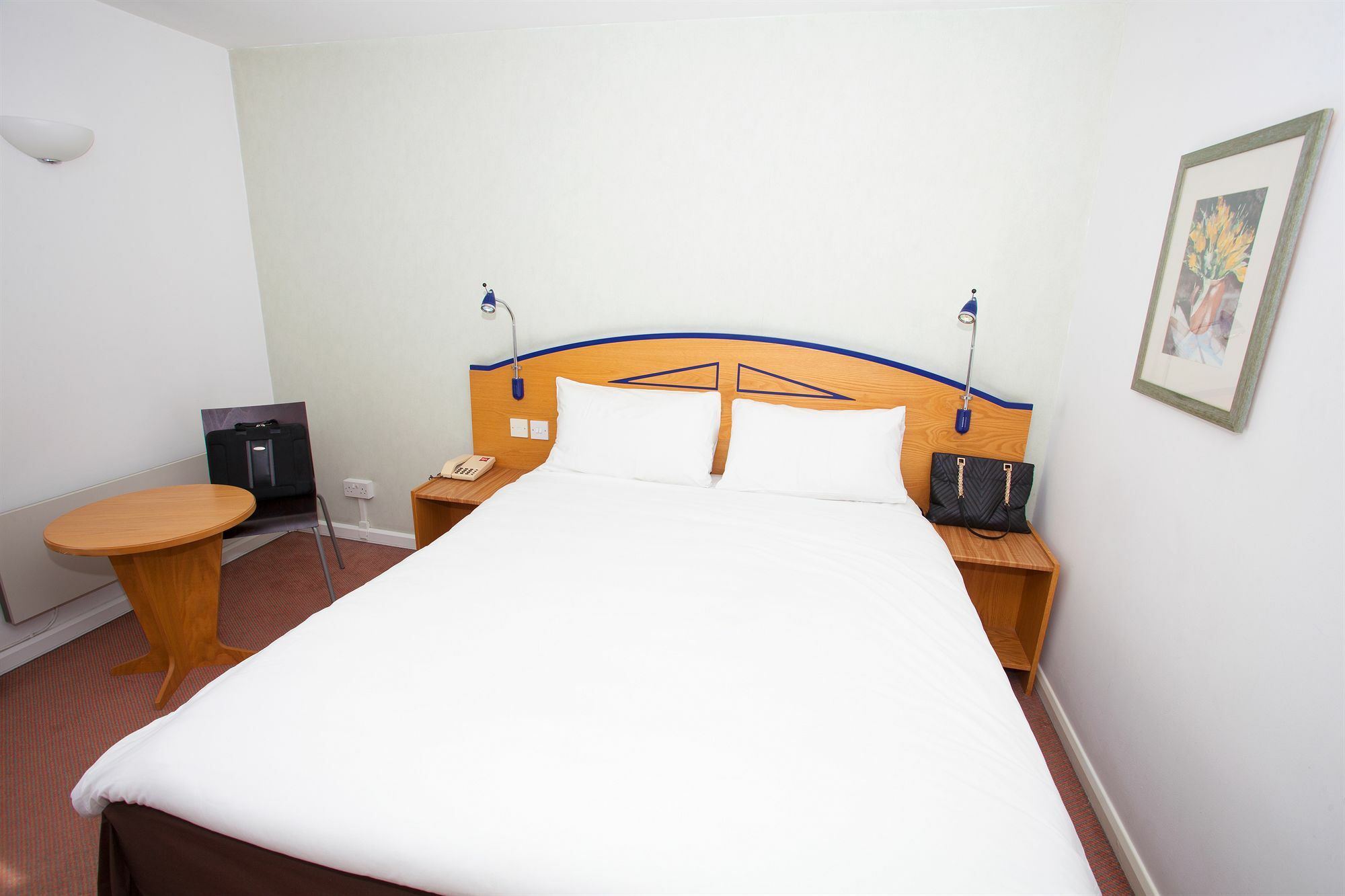 Отель Ibis Cardiff Gate - International Business Park Экстерьер фото